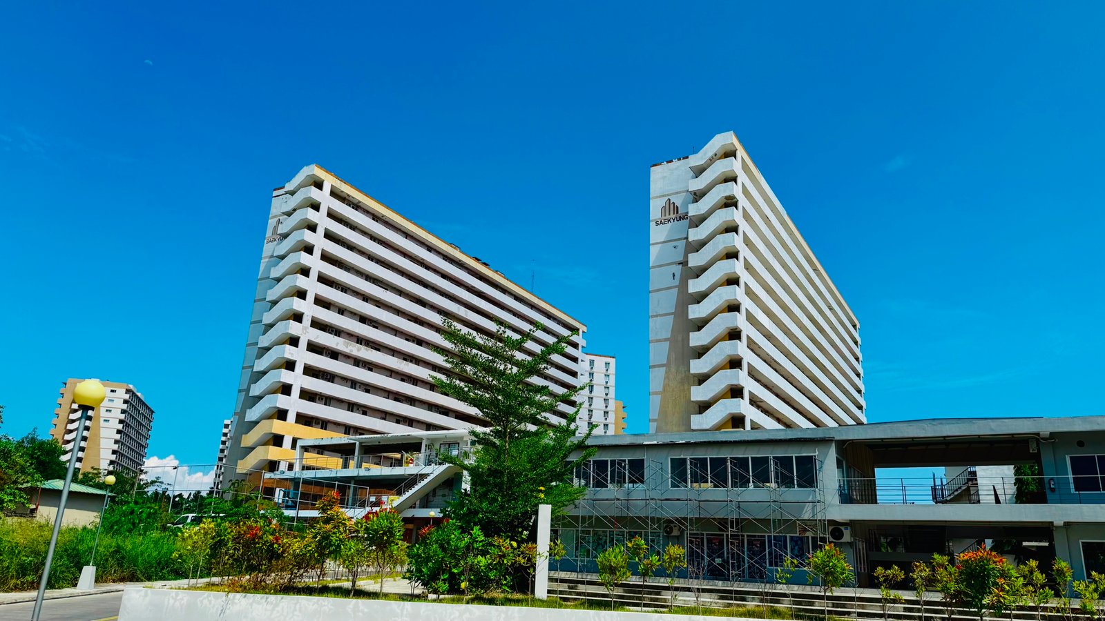 Exterior view of Saekyung VIllage 1, which has condo for rent in Lapulapu