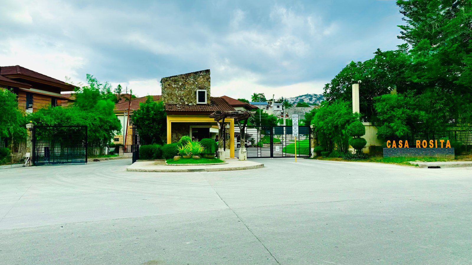 Entrance of Casa Rosita, a subdivision in Paseo Arcenas Banawa with listings of house for rent in Cebu City