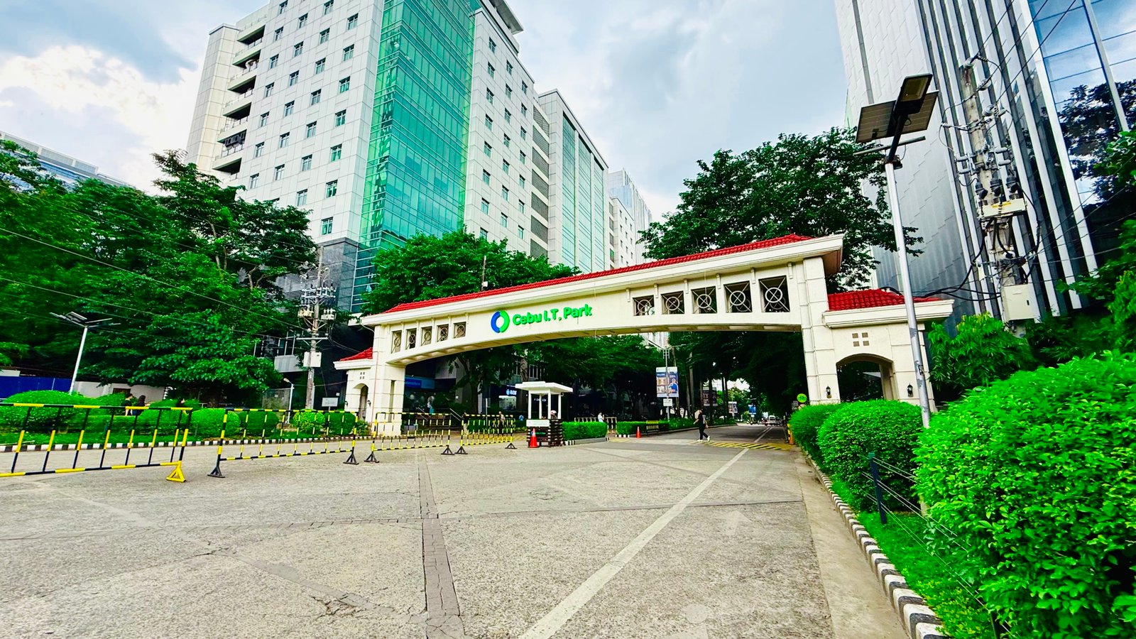 Entrance of Cebu IT Park, a business hub with listings of property for rent in Cebu City