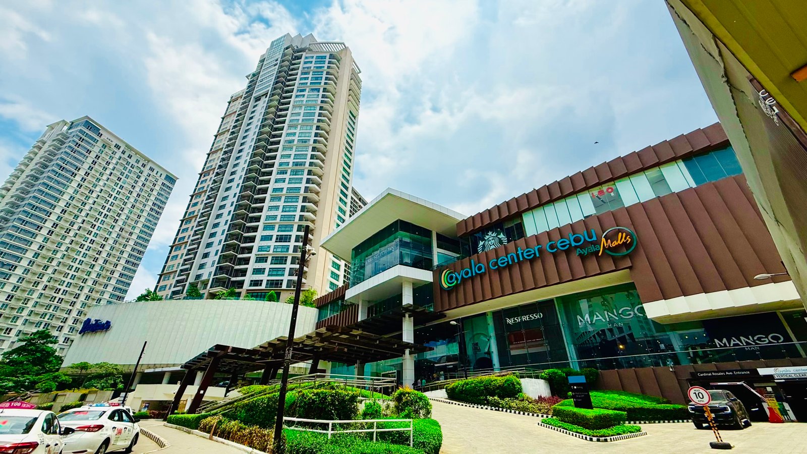 Ayala mall in Cebu Business Park, a business hub with listings of property for rent in the Philippines