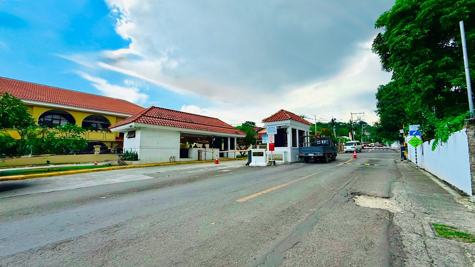 Entrance of Maria Luisa Estate Park, a luxury subdivision which has listings of property for sale in Cebu City